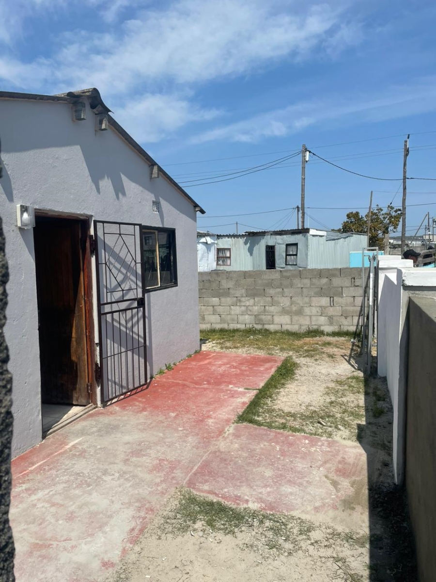 2 Bedroom Property for Sale in Umrhabulo Triangle Western Cape